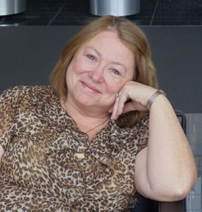 Della Lefevers celebrates 10th anniversary with SYF